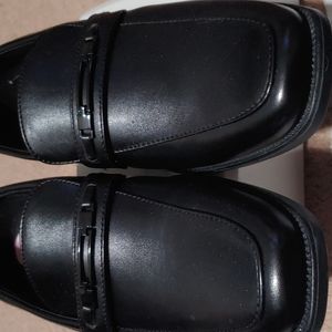 Perry Ellis Boys Size 4 Dress shoes Black